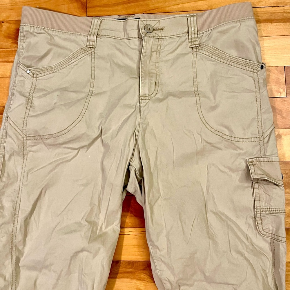 Lee relaxed fit Tan Cargo Capris 12 Medium - Picture 3 of 10